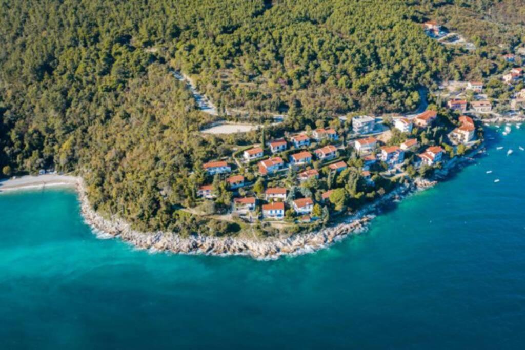 Apartment By The Sea- Santa Marina Raša Екстериор снимка